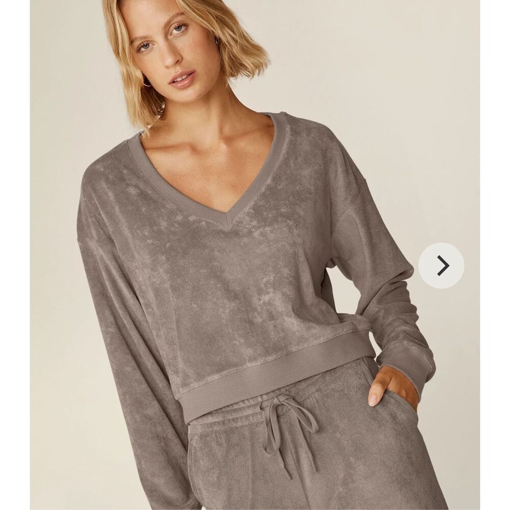 Beyond Yoga Gray V-Neck Sweatshirt